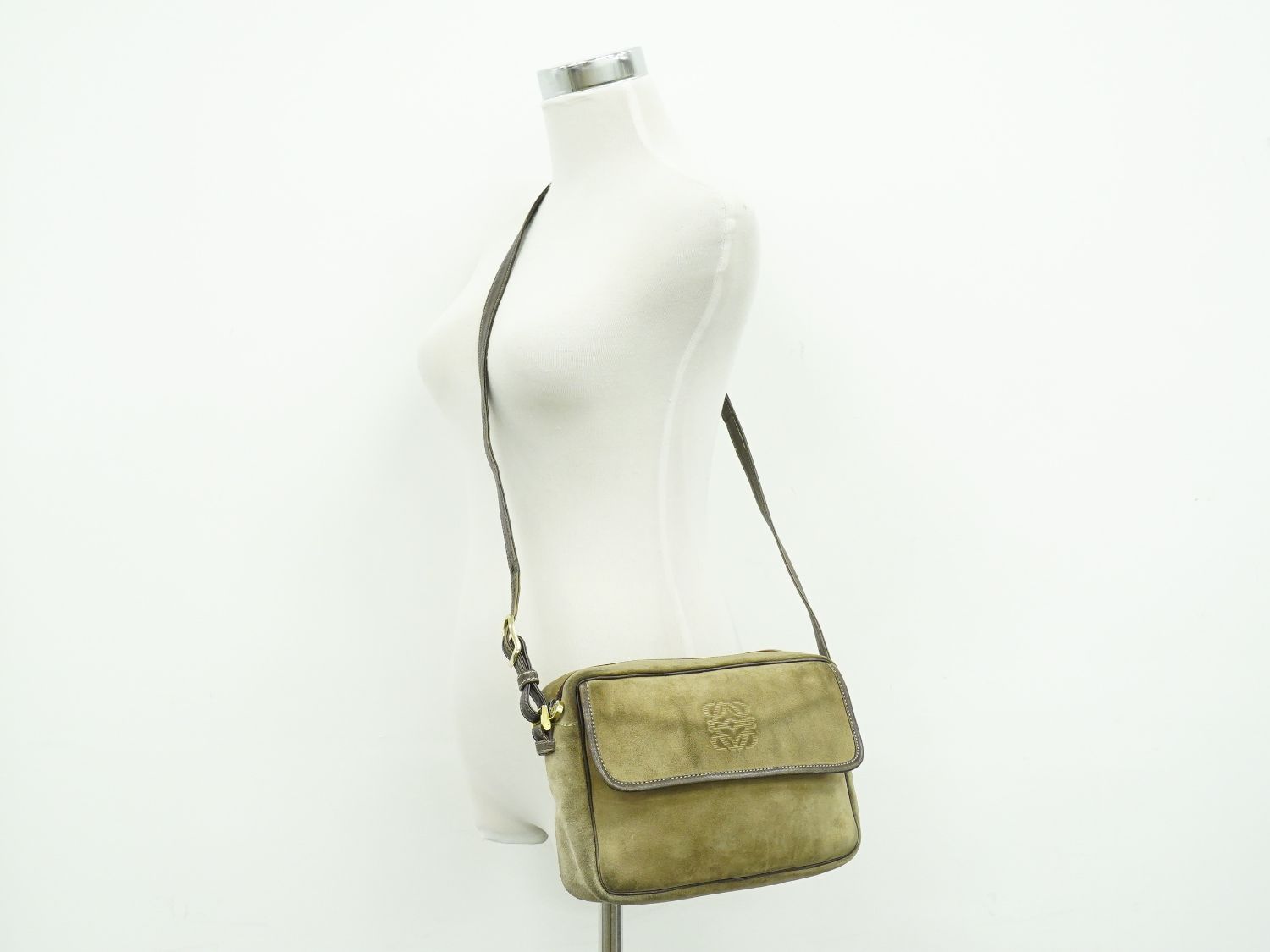 Loewe Anagram Shoulder Bag Pochette Suede Leather Beige — view 6