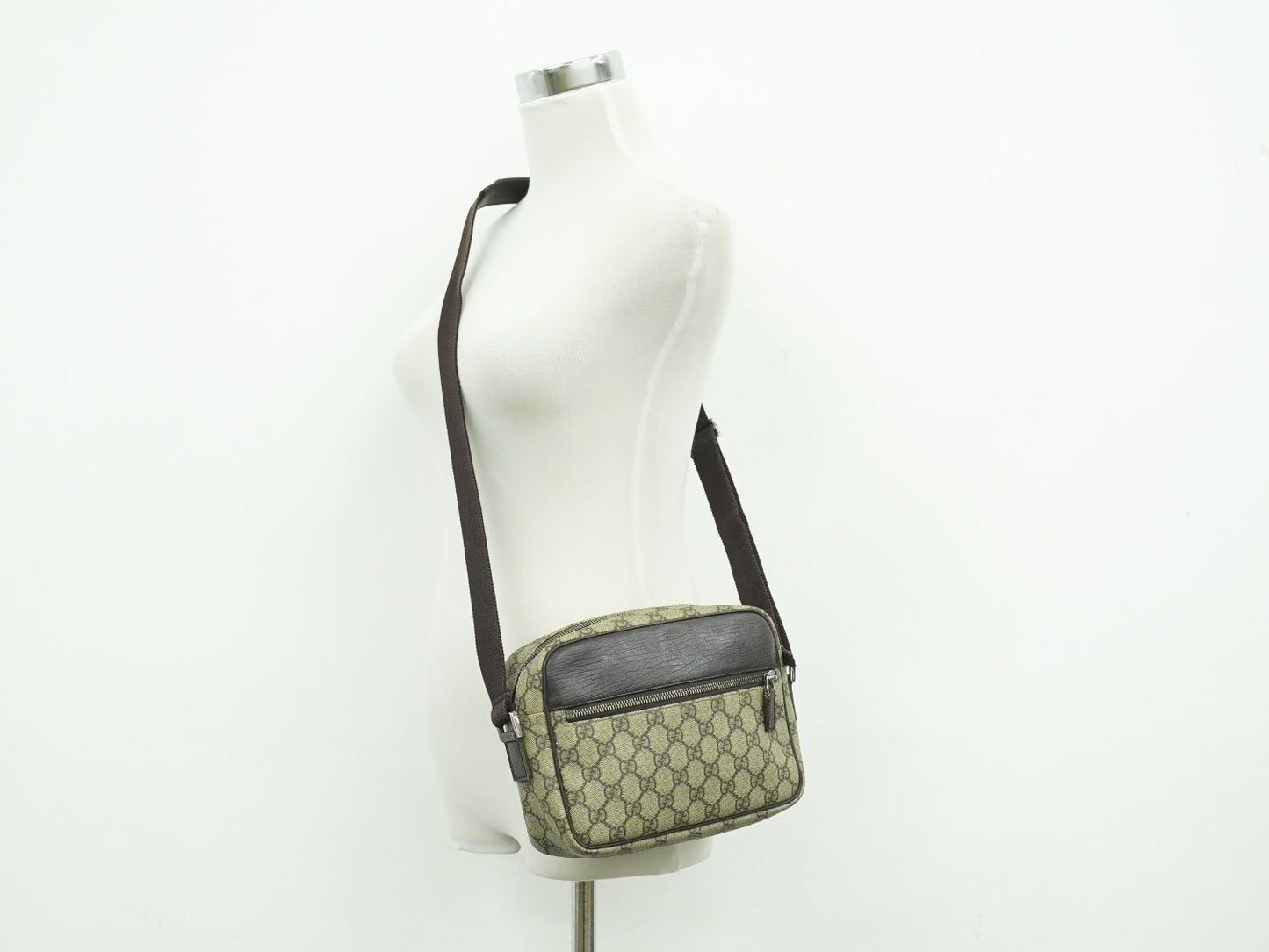 Gucci GG Supreme Shoulder Bag Pochette Beige — view 6