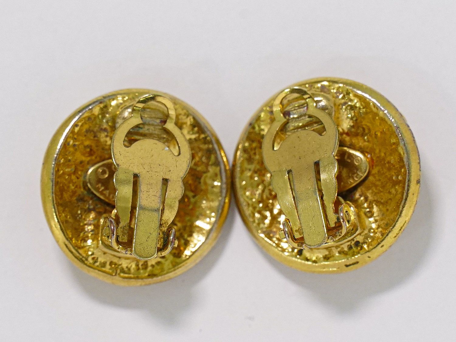 Chanel CC Logo Earrings Gold Plated — view 2