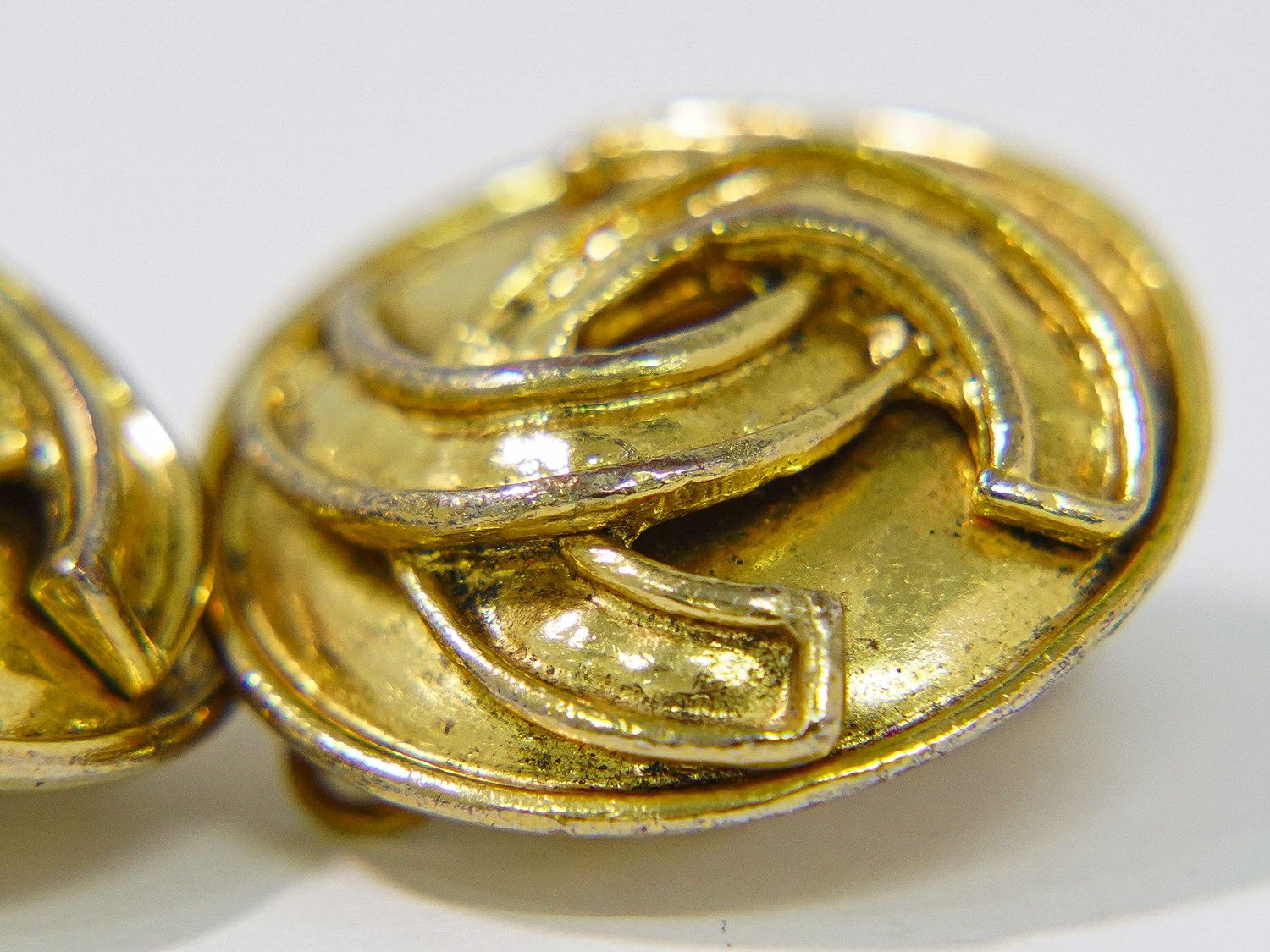 Chanel CC Logo Earrings Gold Plated — view 5