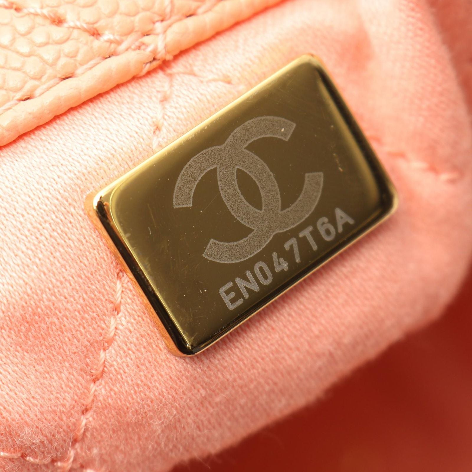 Chanel Backpack 22 Large Coral Pink Caviar Leather 22 Quilted Chain — view 5
