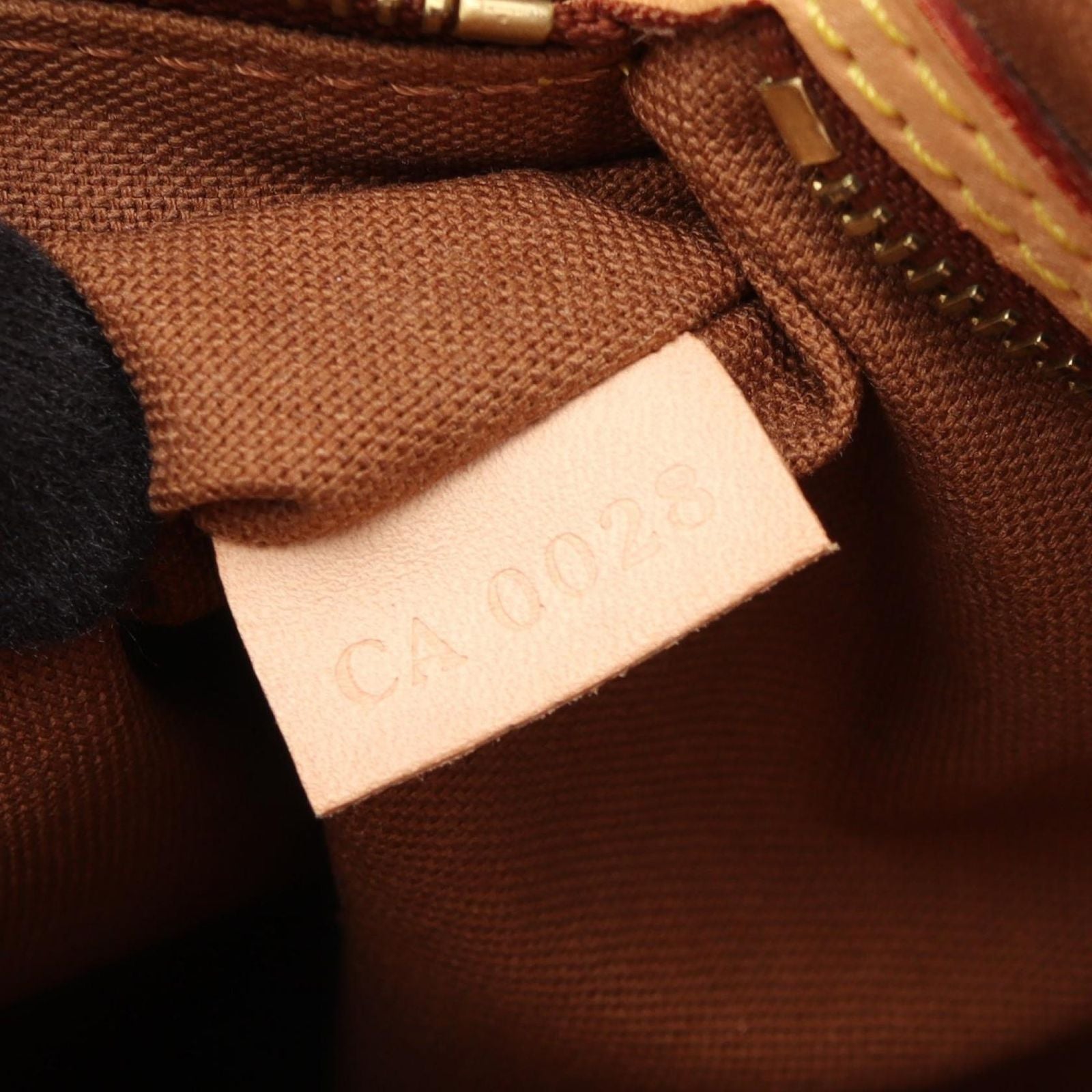 Louis Vuitton Tote Batignolles Vertical Canvas Leather — view 5