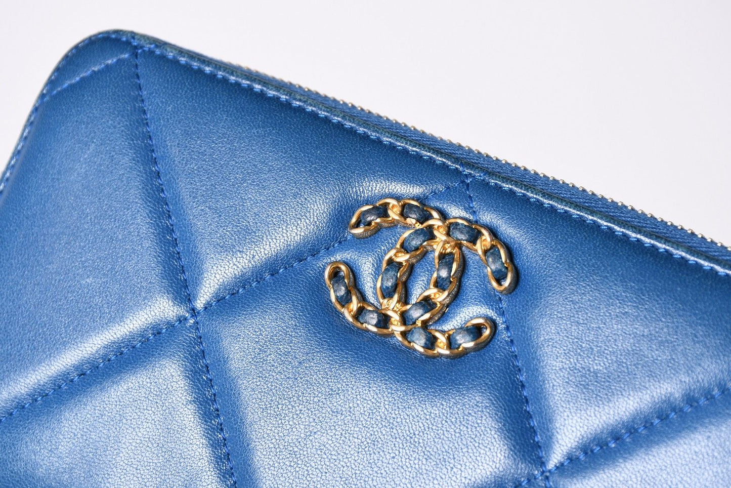 Chanel CC Logo Round Wallet Quilted Blue Leather Gold — view 7