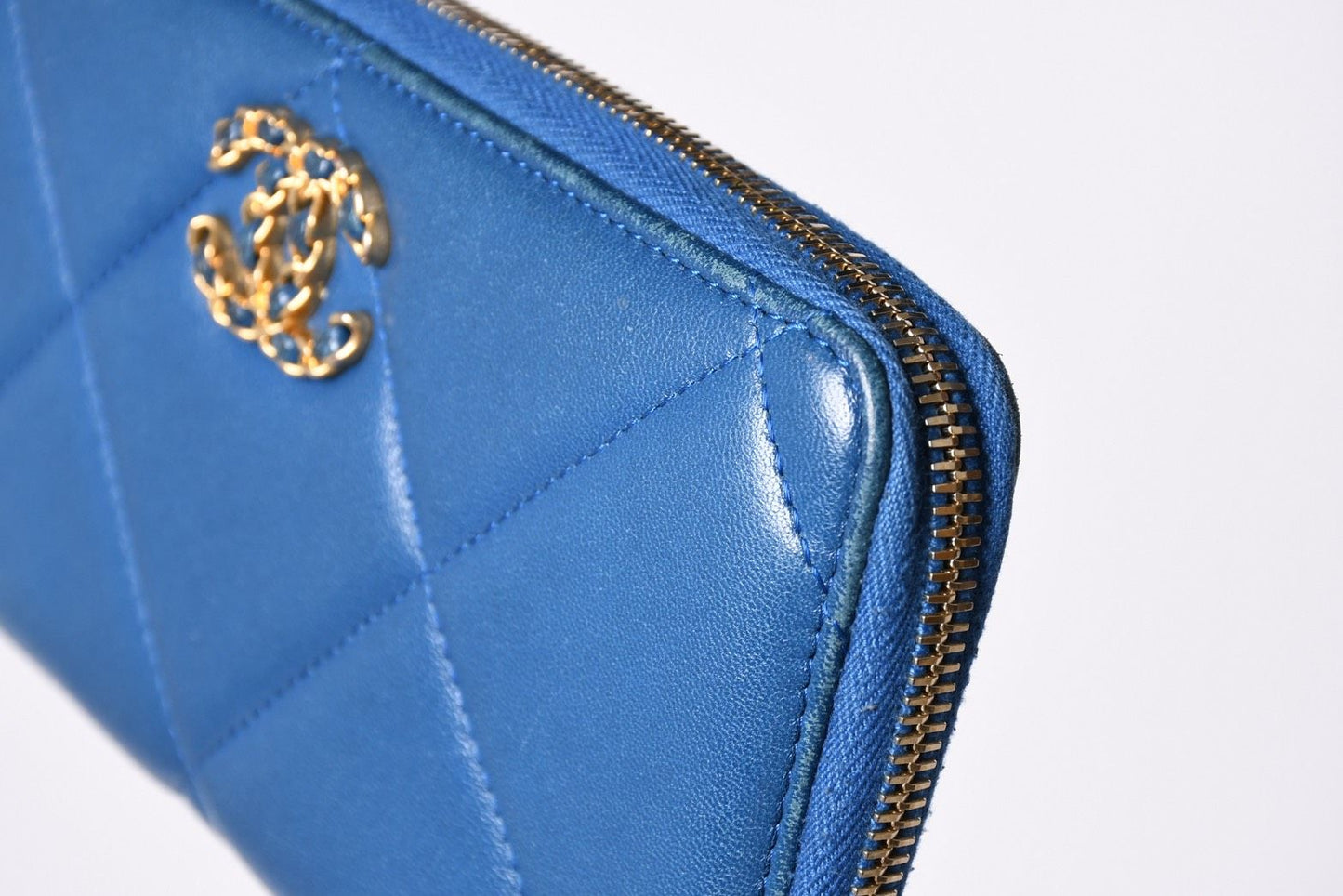 Chanel CC Logo Round Wallet Quilted Blue Leather Gold — view 6
