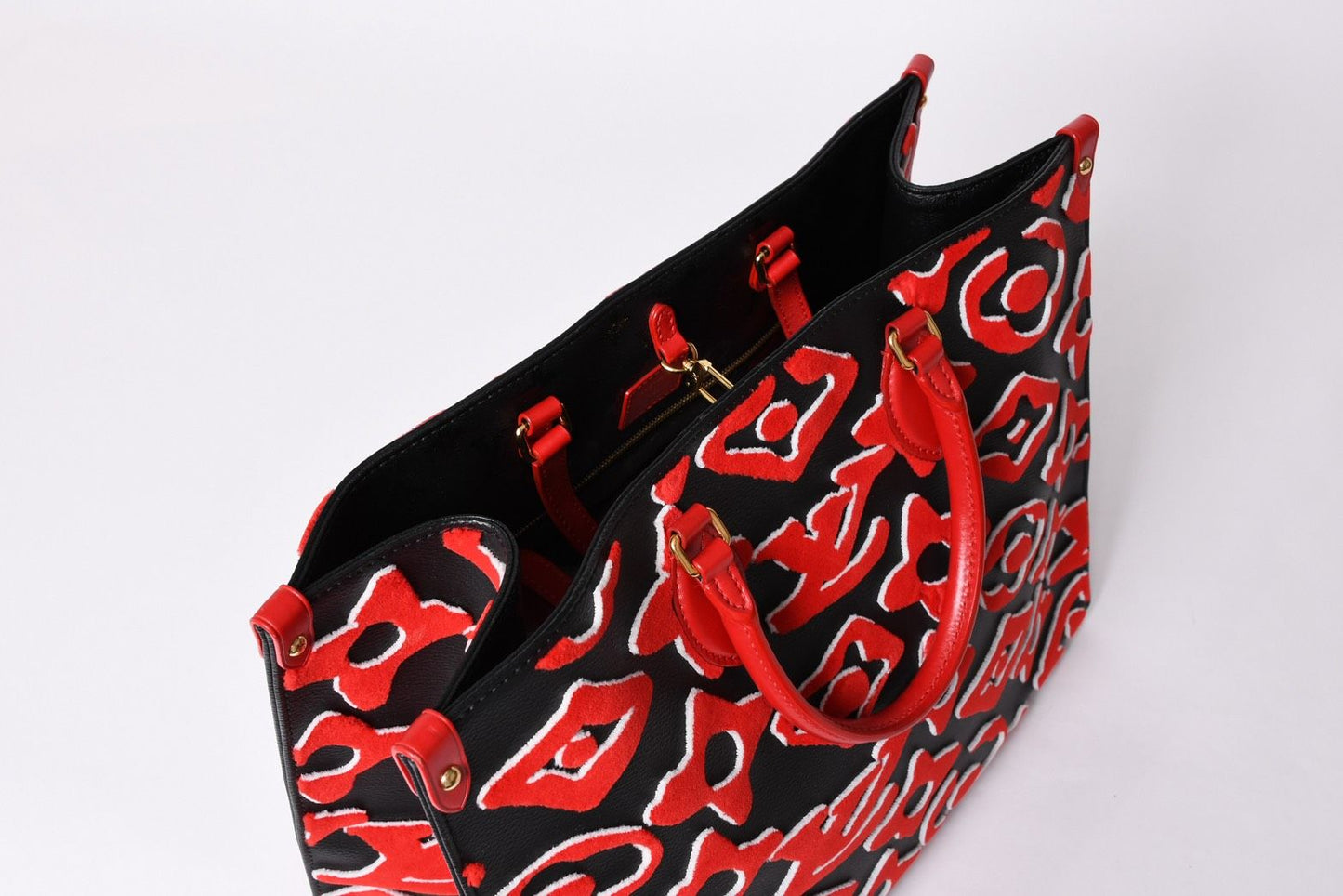 Louis Vuitton On The Go GM Monogram Tufted Black Red Tote Bag — view 7