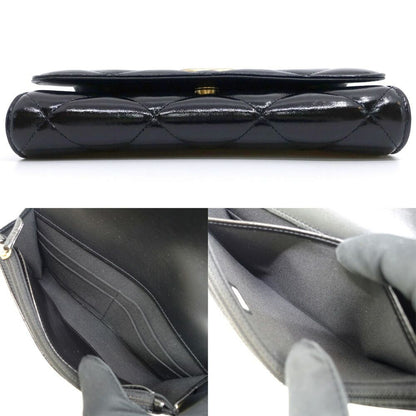 Chanel Tune Clutch Patent Leather Black Gold — view 6