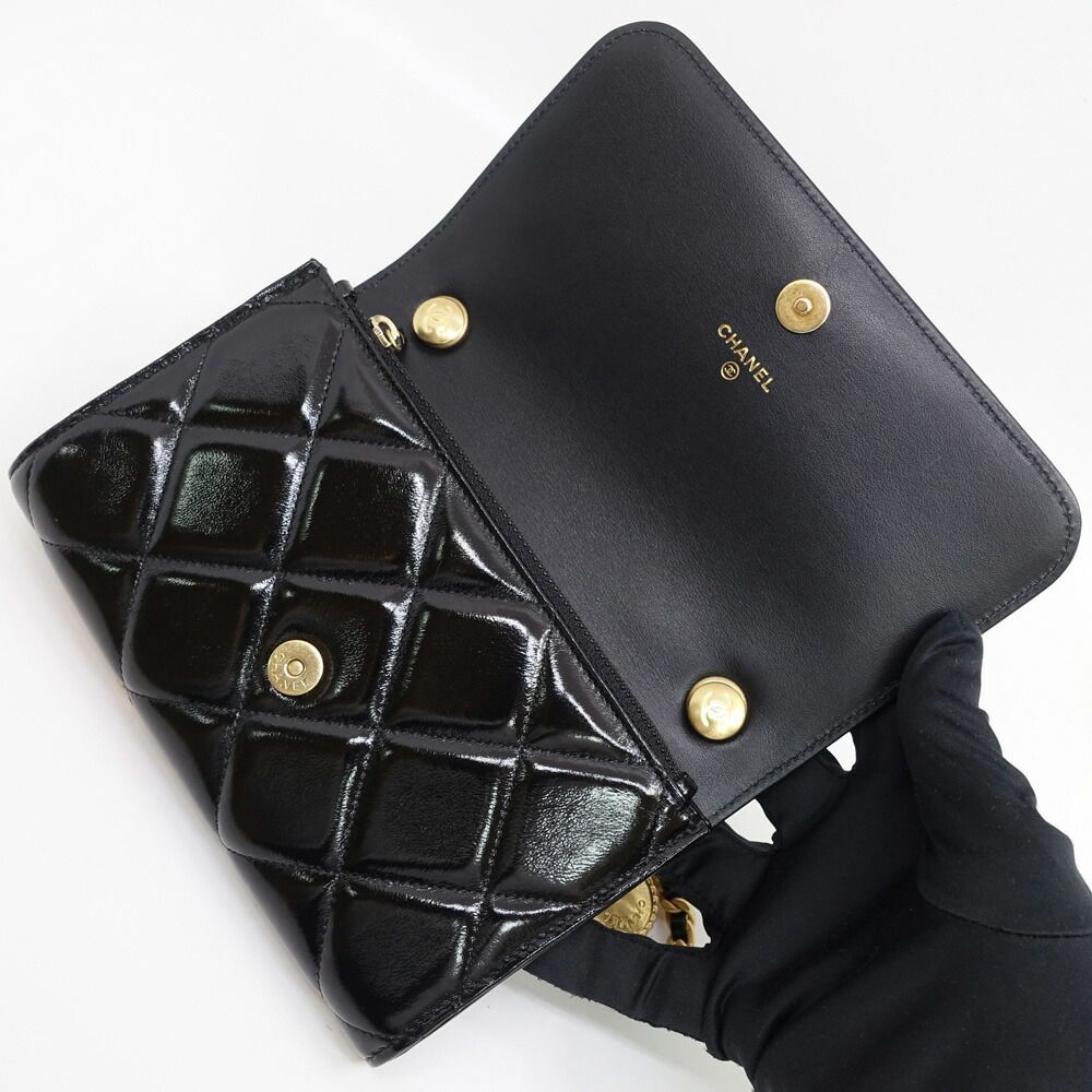 Chanel Tune Clutch Patent Leather Black Gold — view 5