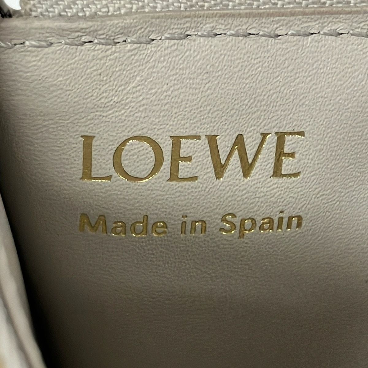 Loewe Coin Case Card Holder Light Gray L-shaped Fastener Fragment — view 4