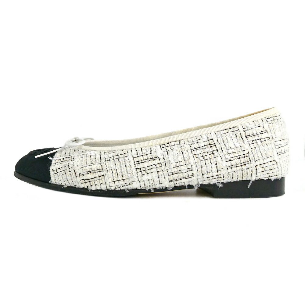 Chanel Ballerina Flat Shoes 35c Tweed Black White CC Logo