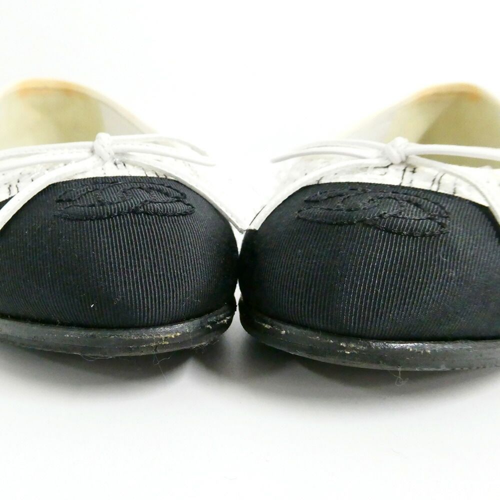 Chanel Ballerina Flat Shoes 35c Tweed Black White CC Logo — view 7