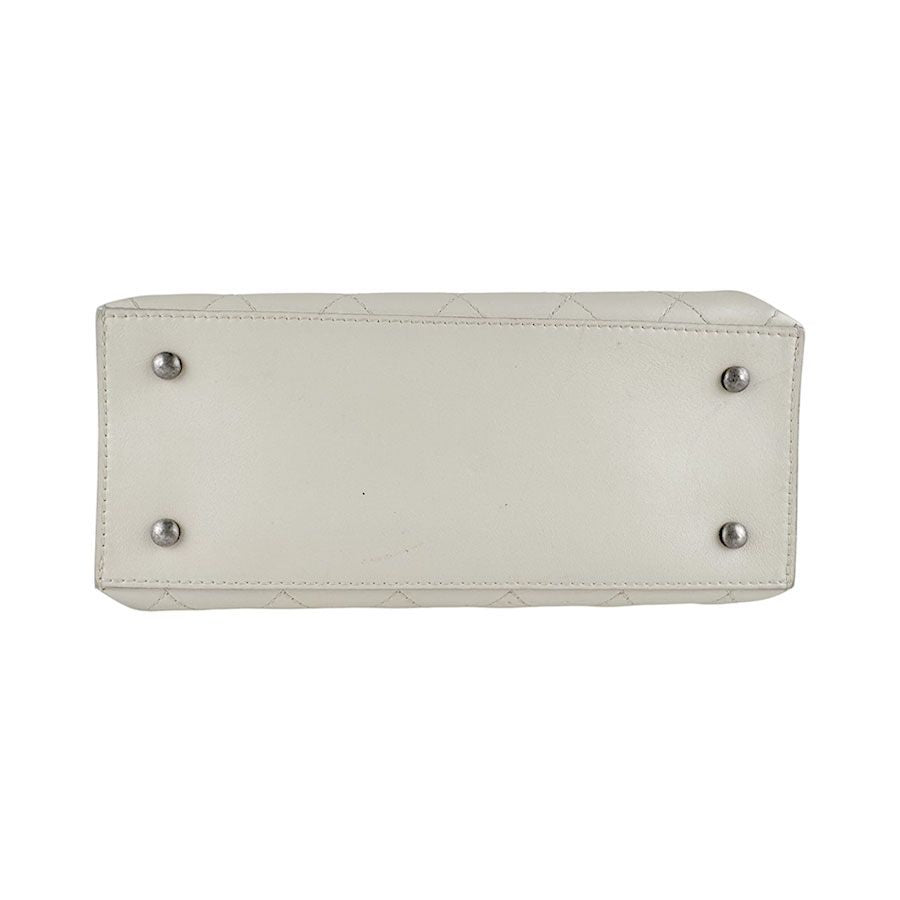 Chanel Shoulder Bag Ivory — view 4