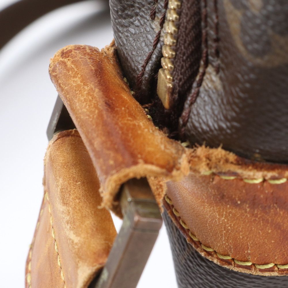 Louis Vuitton Monogram Sac Bosphore Leather 2-Way Shoulder Bag Crossbody — view 9