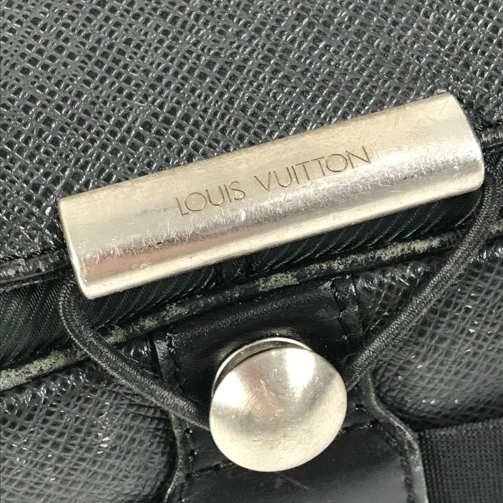 Louis Vuitton Shoulder Bag Victor Taiga Leather Noir Black — view 6