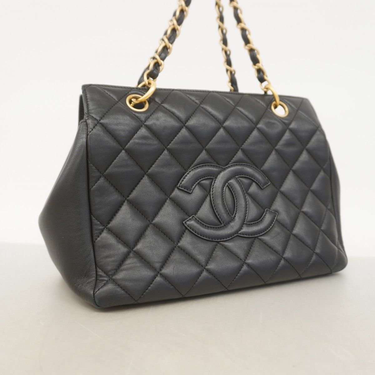 Chanel Handbag Quilted Lambskin Black Gold — view 2