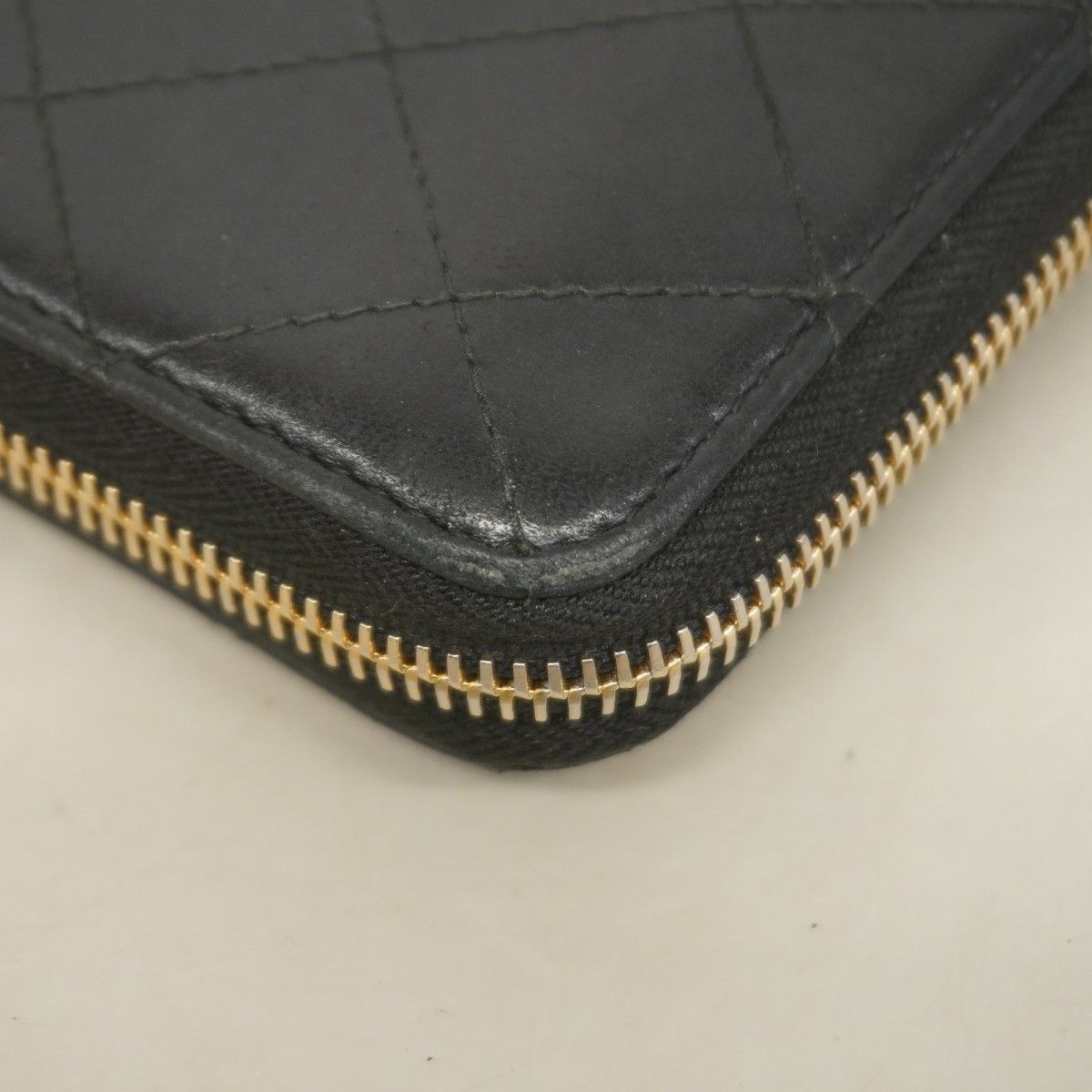 Chanel Wallet Quilted Lambskin Black Gold — view 6