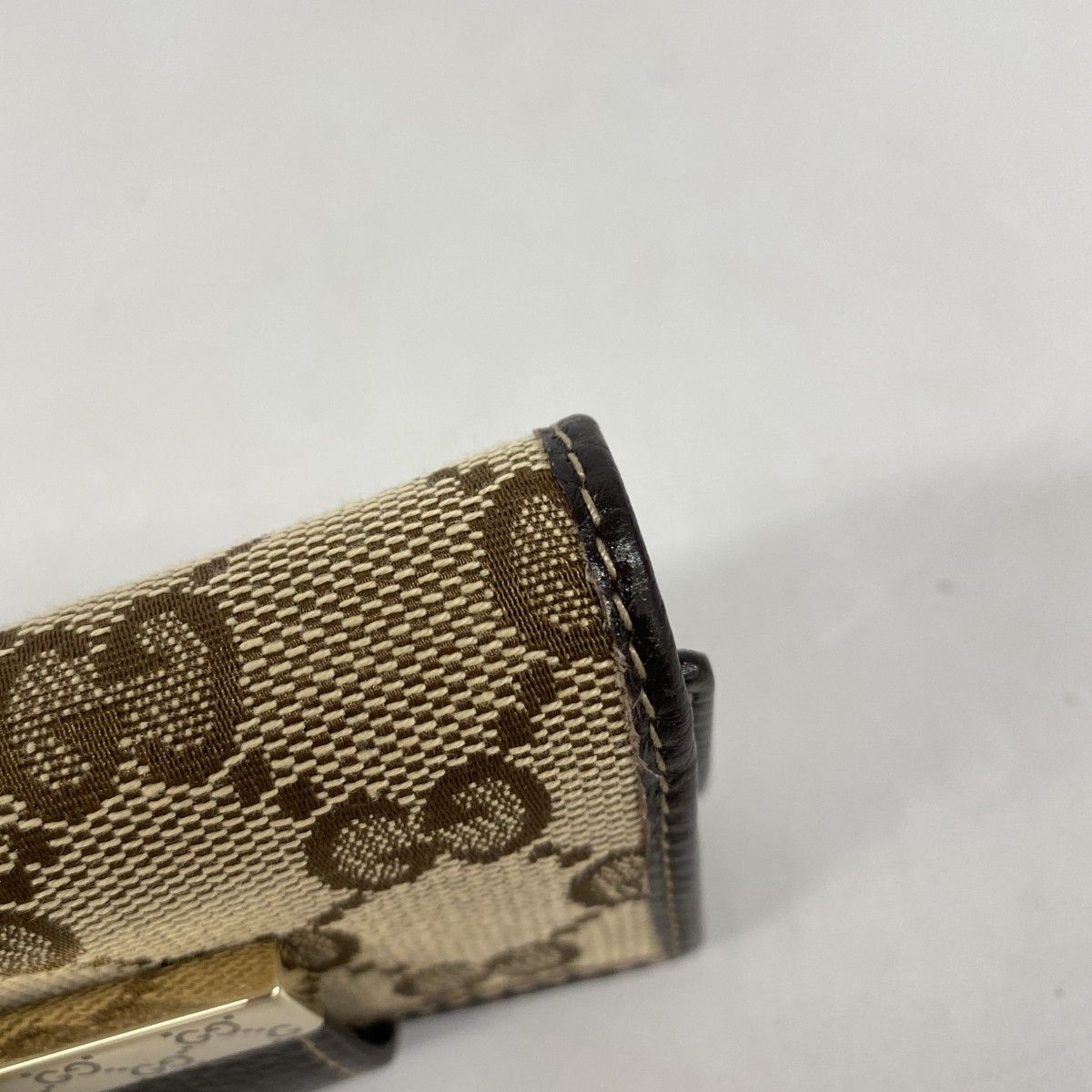Gucci Key Case GG Canvas Beige Champagne Gold Key Holder — view 5