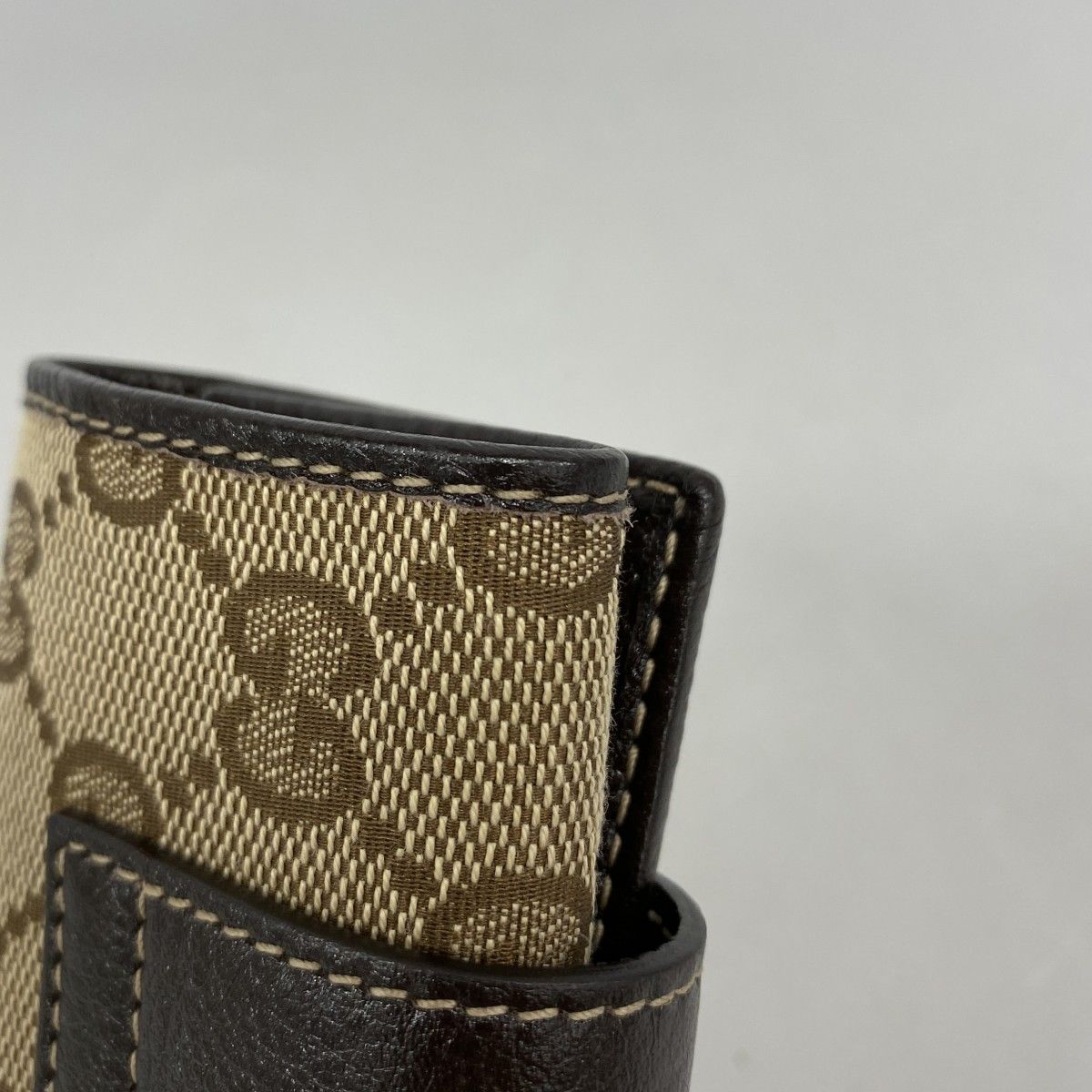 Gucci Key Case GG Canvas Beige Champagne Gold Key Holder — view 6