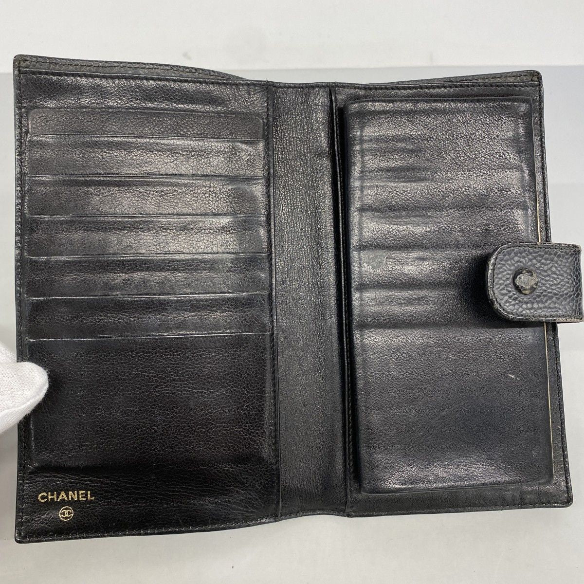 Chanel Wallet Caviar Leather Black Gold — view 3