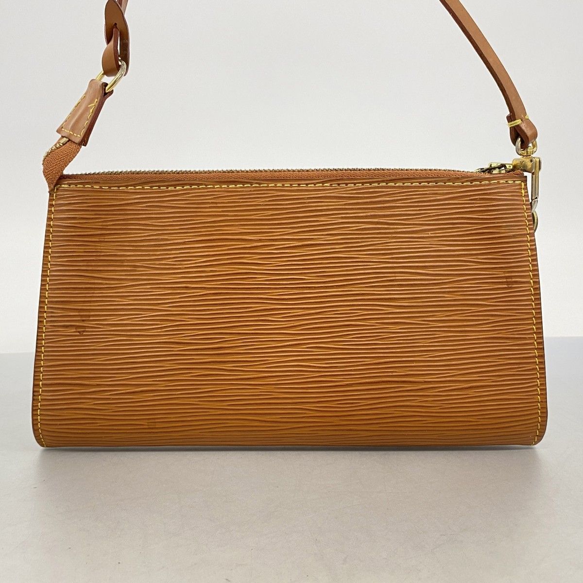 Louis Vuitton Pouch Epi Pochette Cipango Gold — view 9