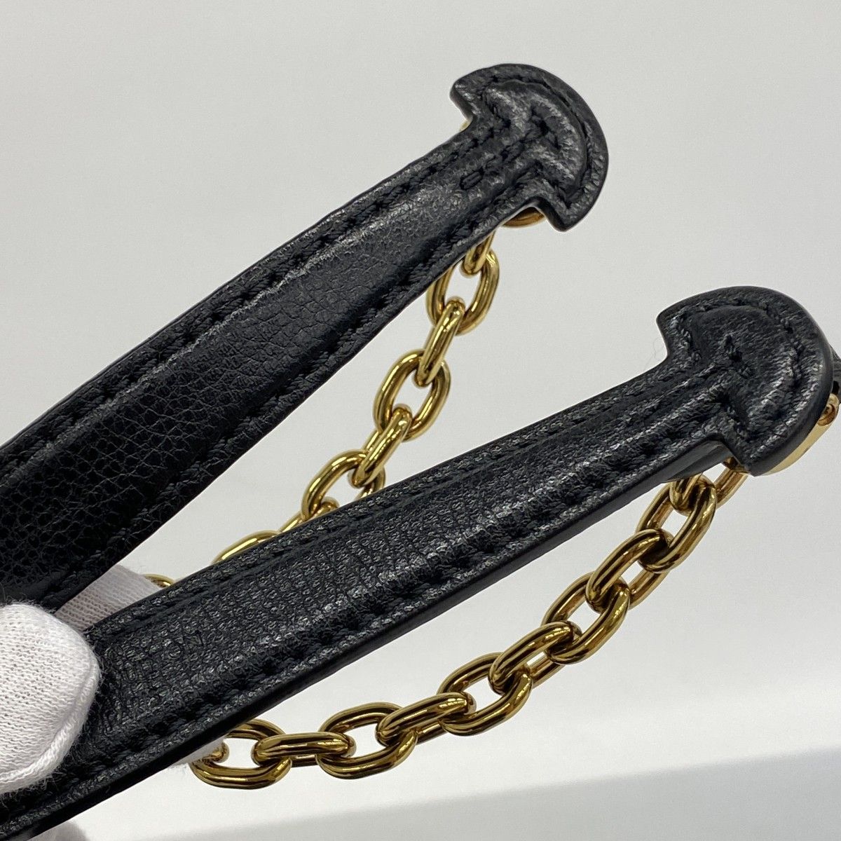 Louis Vuitton Shoulder Bag Monogram Empreinte Vavin PM Noir — view 9