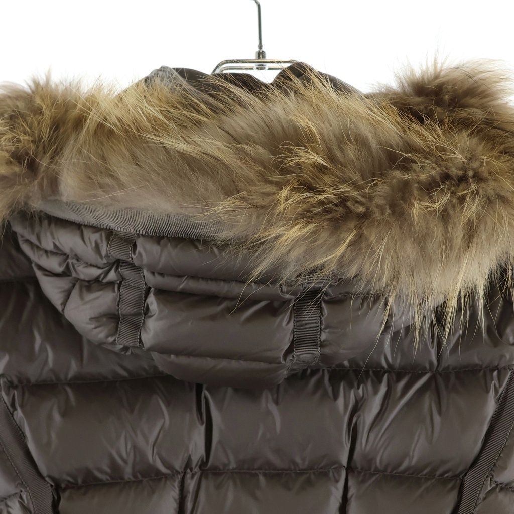 Moncler Hermifur Long Down Jacket Beige — view 4