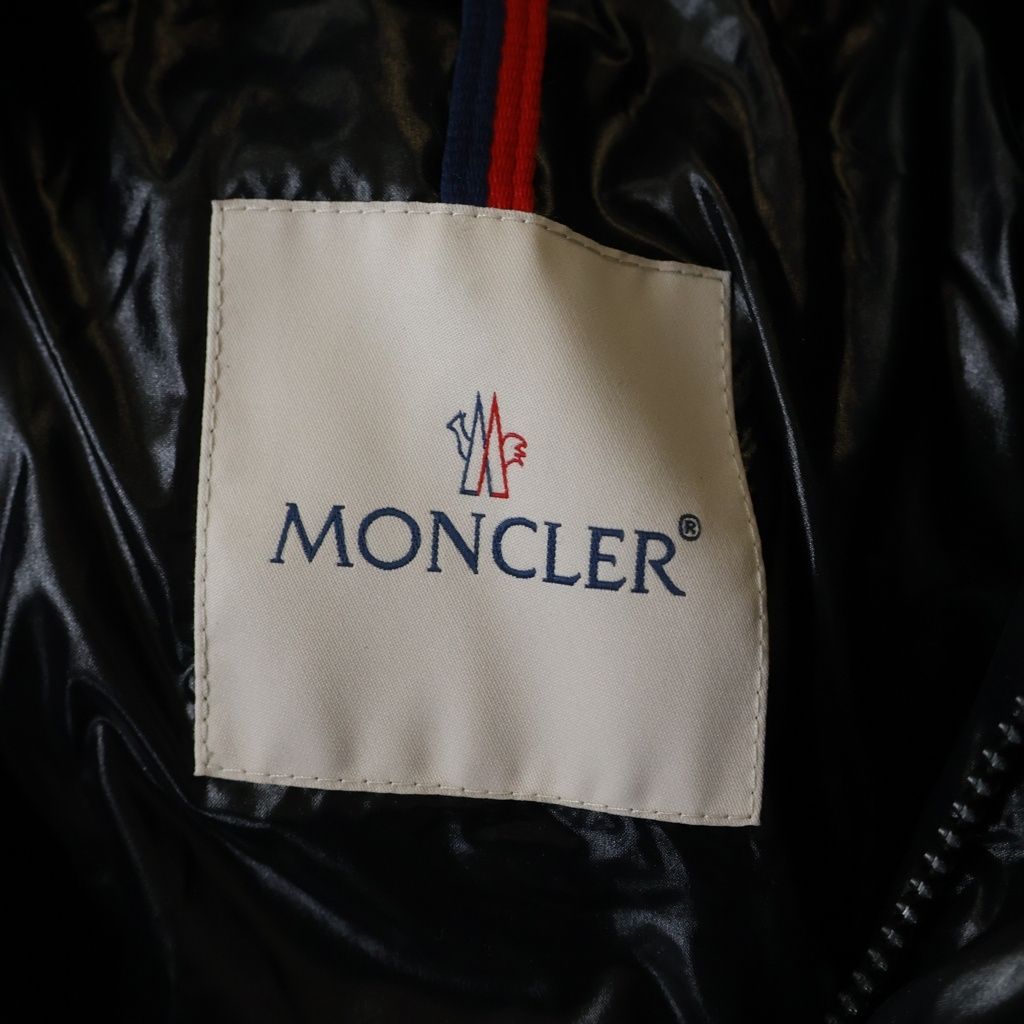 Moncler Maljasset Sleeve Logo Patch Hooded Zip Up Jacket Black — view 7