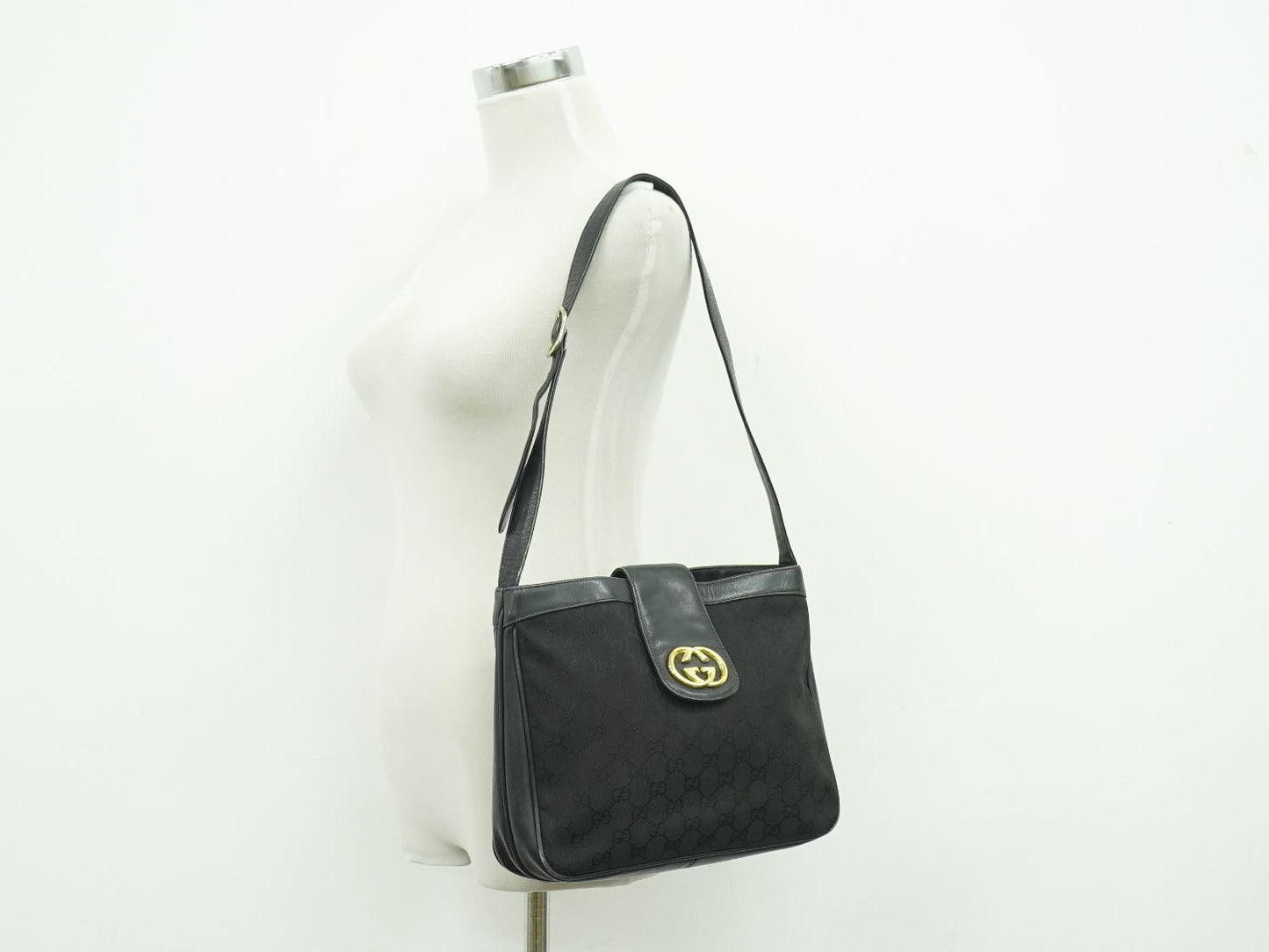 Gucci Vintage GG Canvas Shoulder Bag Black — view 6