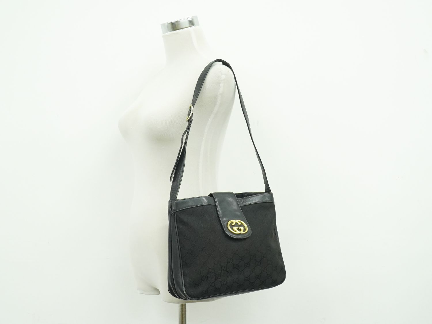 Gucci Vintage GG Canvas Shoulder Bag Black — view 6