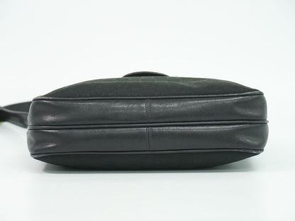 Gucci Vintage GG Canvas Shoulder Bag Black — view 3
