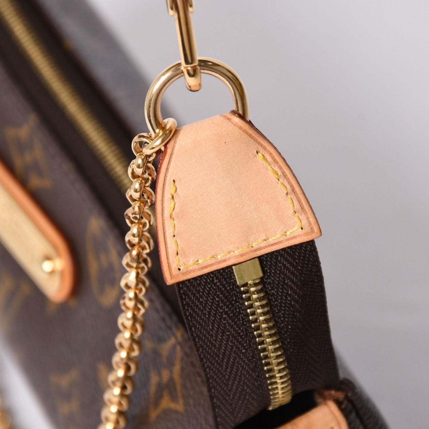 Louis Vuitton Pochette Monogram Brown Gold — view 4