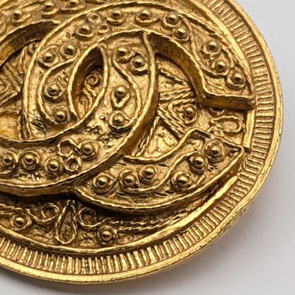 Chanel Brooch CC Logo Medal Gold Vintage — view 3
