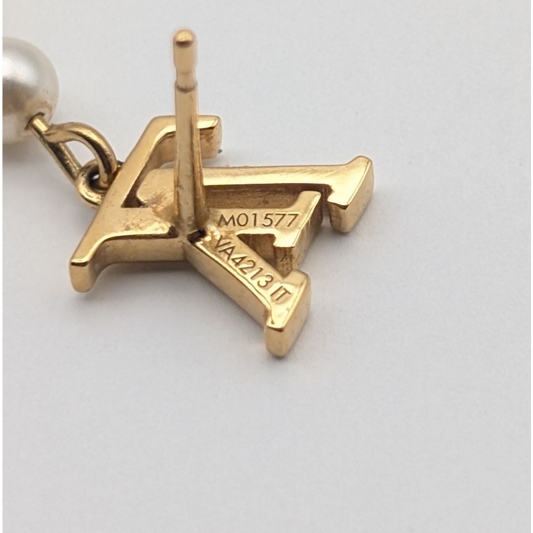Louis Vuitton Pandant a Gold Faux Pearl Earrings Single — view 7