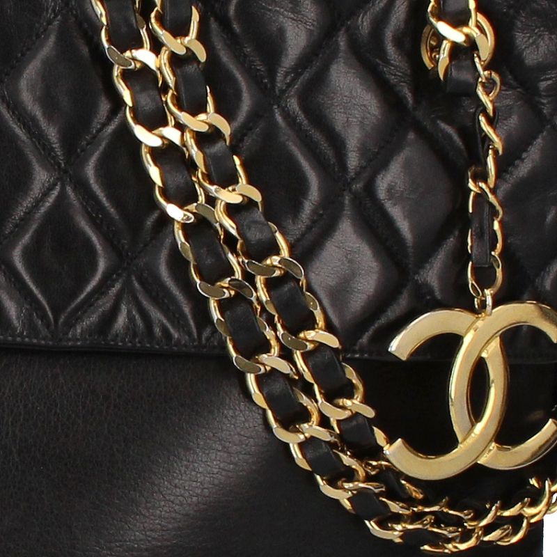 Chanel Quilted Chain Shoulder Bag Lambskin Black — view 2