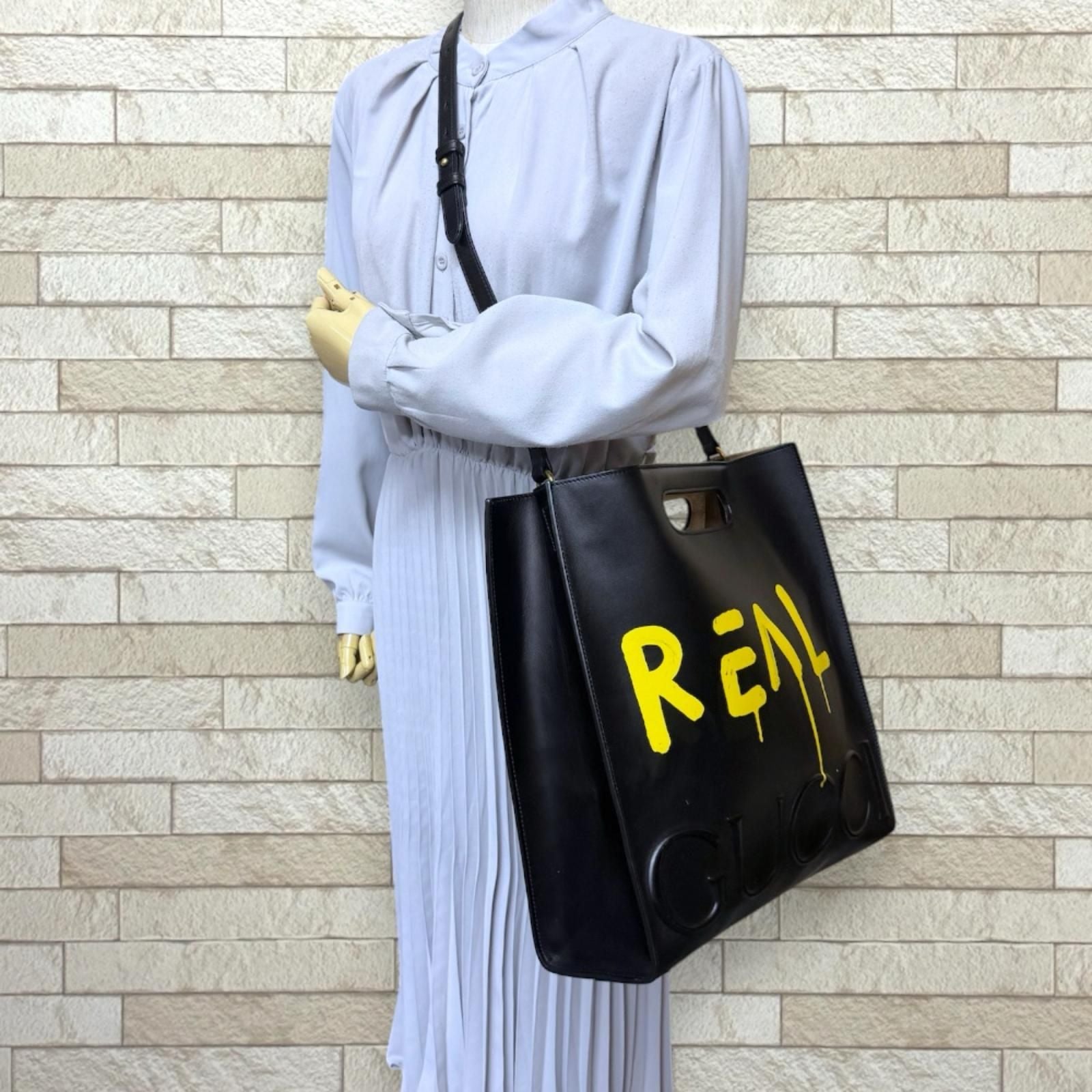 Gucci Ghost Shoulder Bag Leather Black — view 2