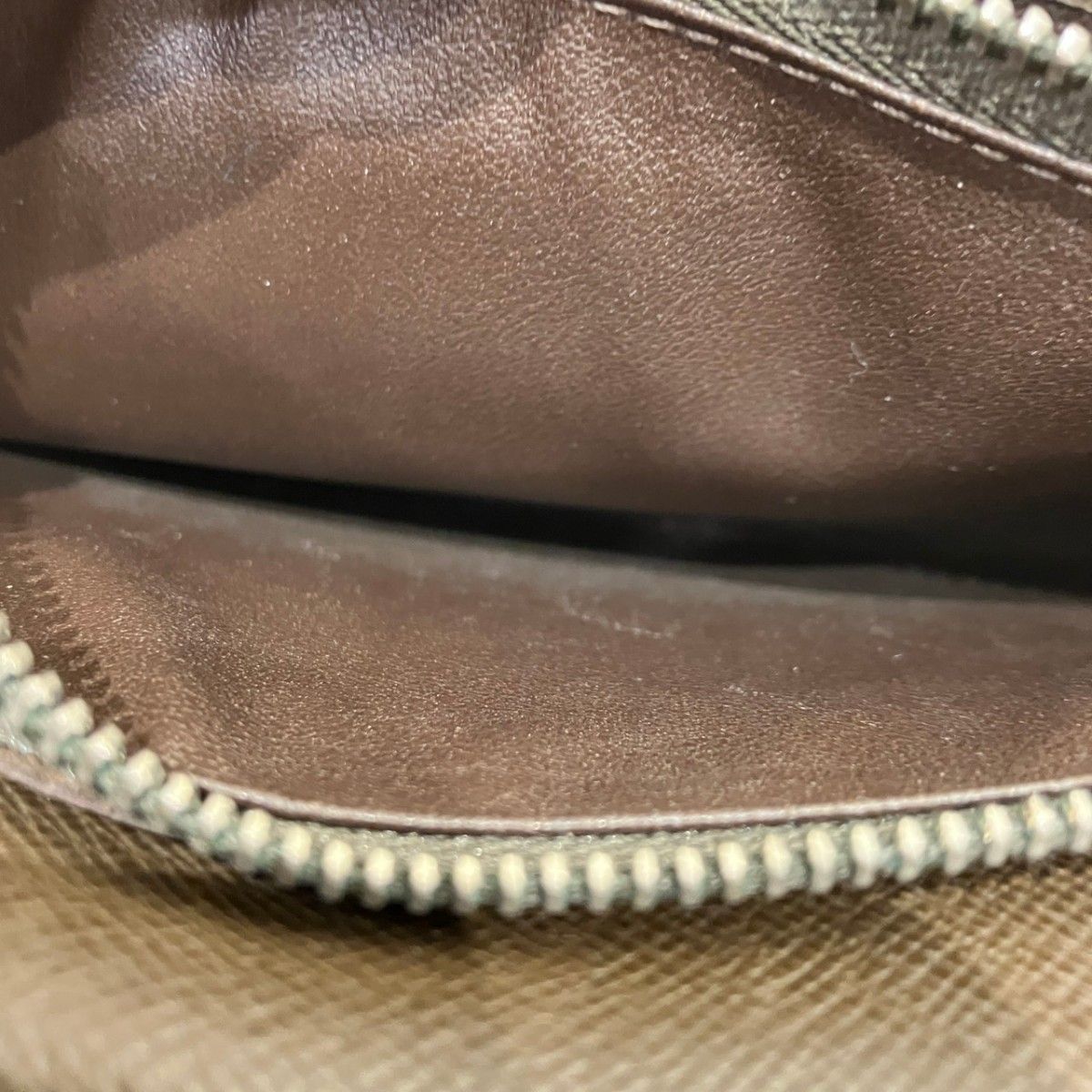Louis Vuitton Portefeuille Brazza Glacier Taiga Bifold Wallet Leather — view 5