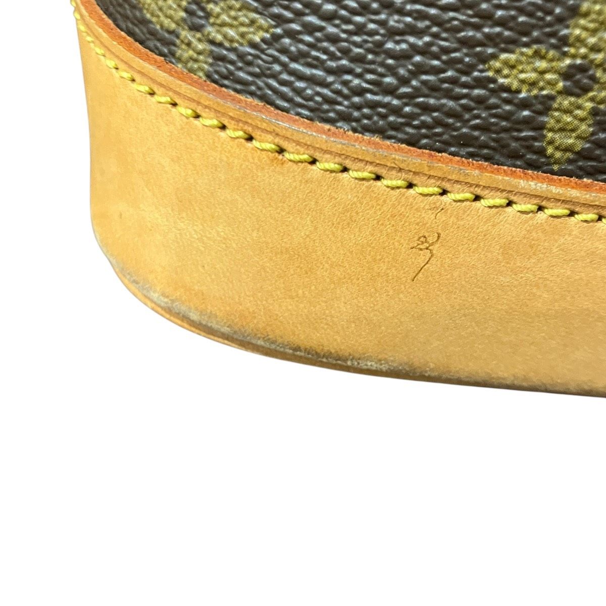 Louis Vuitton Alma Monogram Handbag Canvas — view 9