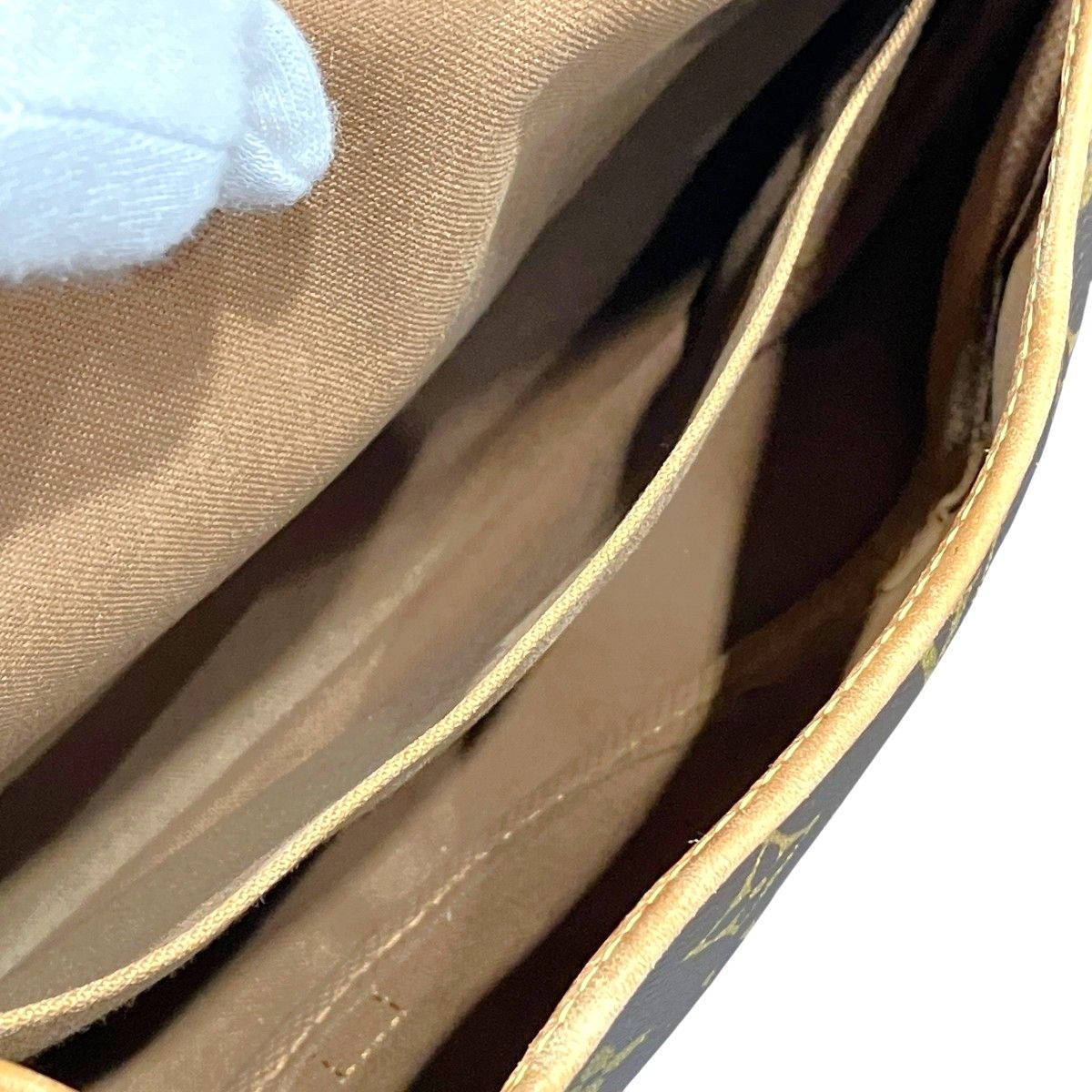 Louis Vuitton Saumur 30 Monogram Shoulder Bag Leather — view 6