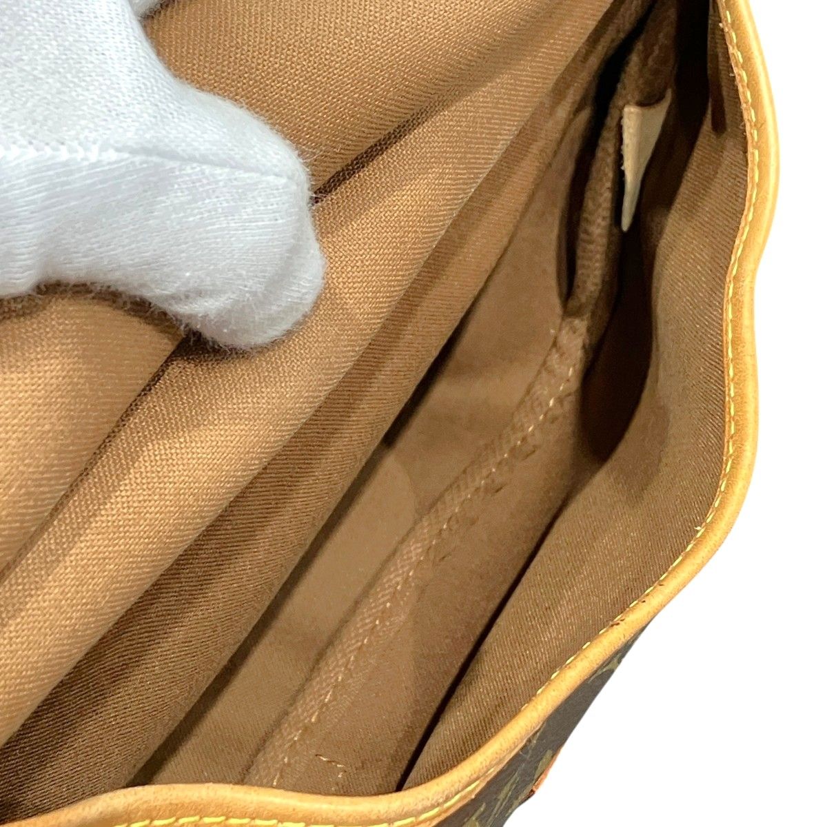 Louis Vuitton Saumur 30 Monogram Shoulder Bag Leather — view 5