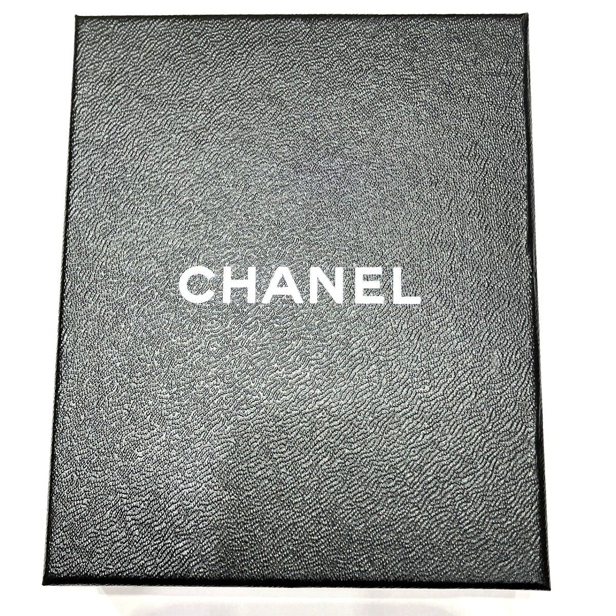Chanel CC Logo Brooch — view 6