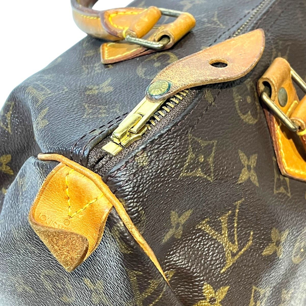 Louis Vuitton Speedy 30 Monogram Handbag Leather — view 9