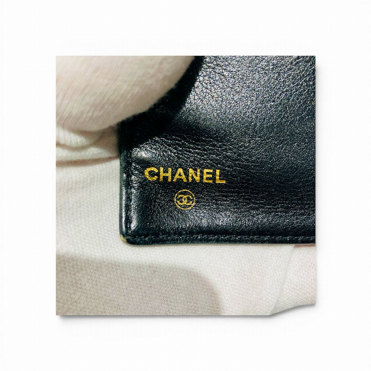 Chanel CC Logo Bifold Wallet Caviar Leather — view 4