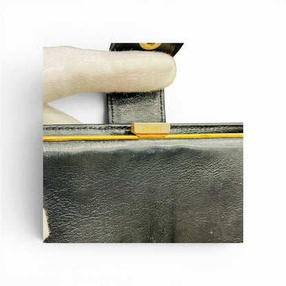 Chanel CC Logo Bifold Wallet Caviar Leather — view 7