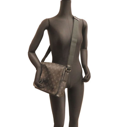 Louis Vuitton Shoulder Bag — view 9