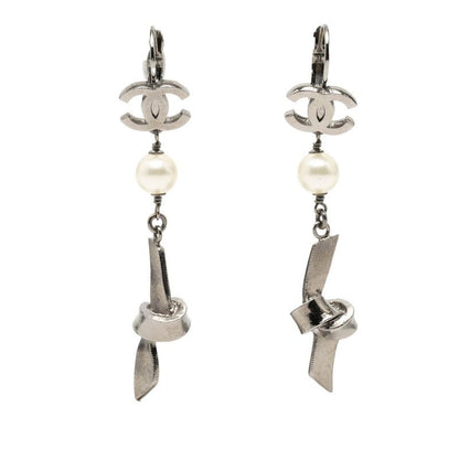 Chanel CC Logo Ribbon Earrings 05 Silver Metal Pearl