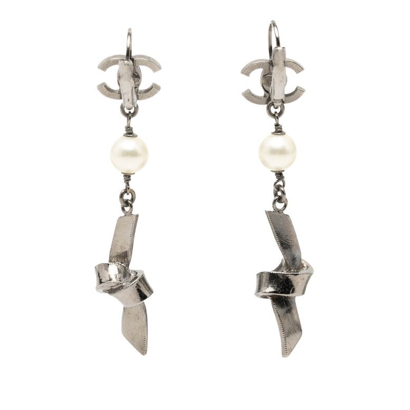 Chanel CC Logo Ribbon Earrings 05 Silver Metal Pearl — view 2