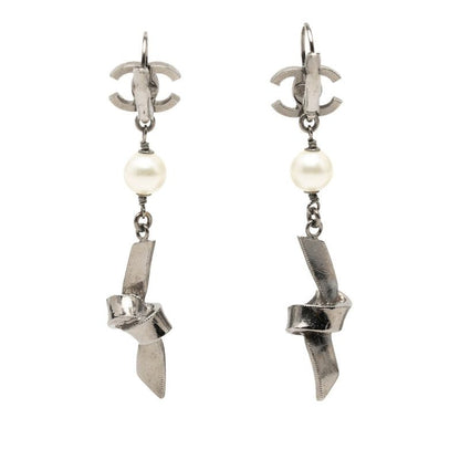 Chanel CC Logo Ribbon Earrings 05 Silver Metal Pearl — view 2