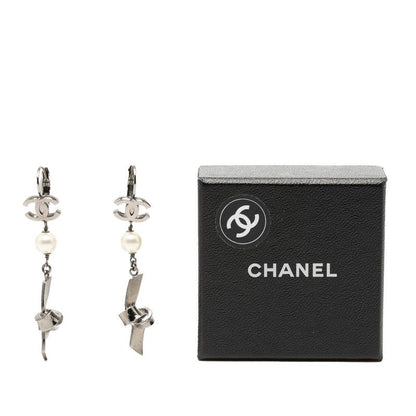 Chanel CC Logo Ribbon Earrings 05 Silver Metal Pearl — view 4