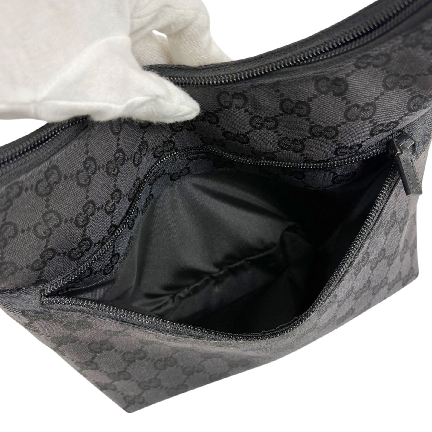 Gucci GG Canvas Shoulder Bag Hobo Black — view 8