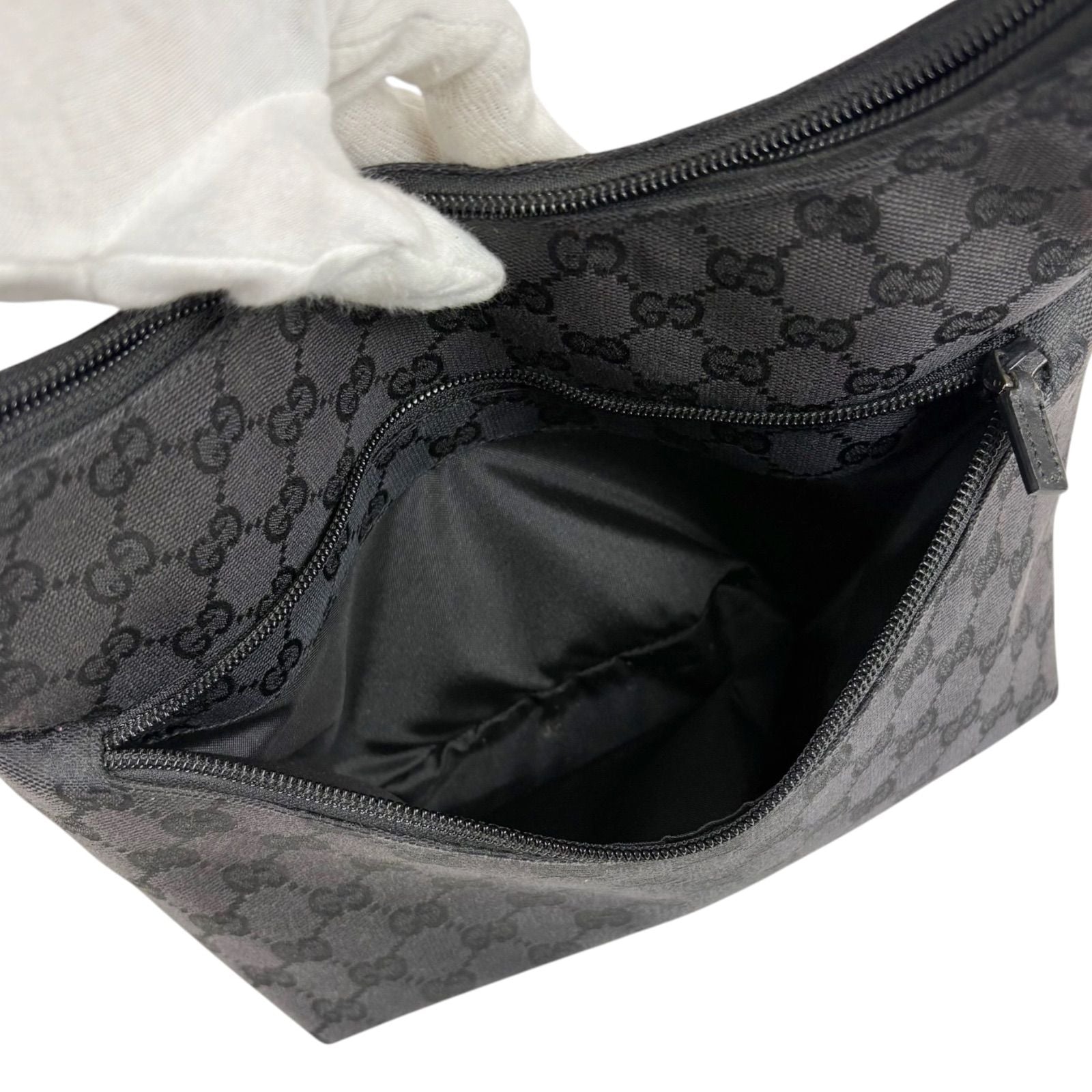 Gucci GG Canvas Shoulder Bag Hobo Black — view 8