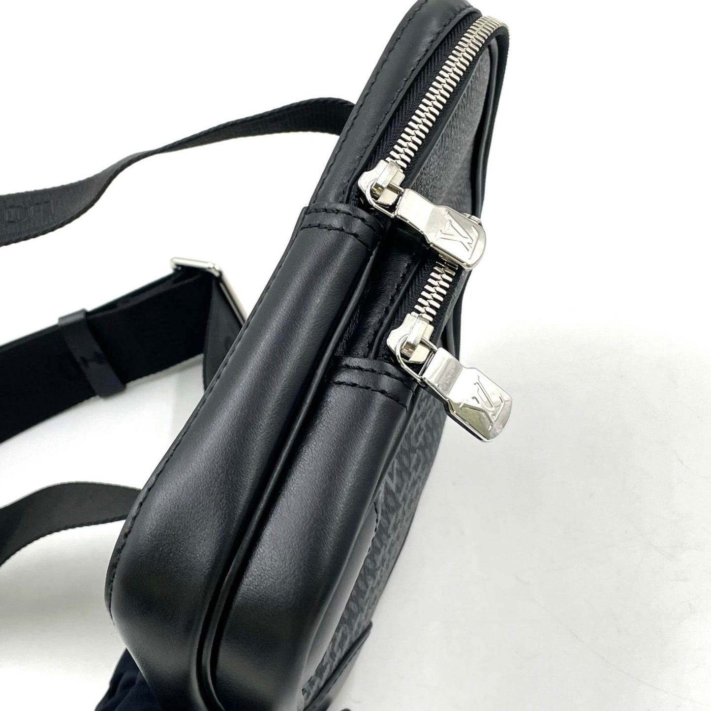 Louis Vuitton Amazon Sling Bag Damier Graphite Leather Black Silver — view 9